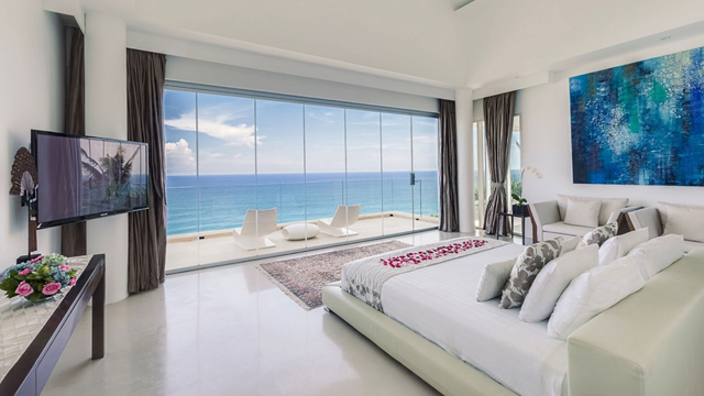 Grand Cliff Front Residence - Bedroom sea view TV